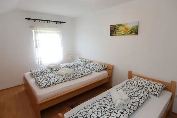 Room with two beds and a painting on the wall