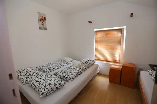 Room with beds and a window blind