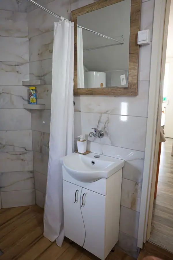 Bathroom washbasin with a mirror